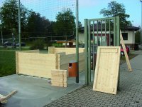 Ausgedient hatte die Telefonzelle als Kassenhäuschen im Sommer 2003
