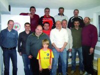 Die Helfer beim Kabinenumbau 2009/2010 (Thomas Diebold, Michael Kern, Michael Deeg, Claudio DeNittis, Reinhard Kohtz, Olaf Maurer, Carmelo Zarcone, Michael Lindauer, Andreas Welt und Martin Maurer) mit Vorstand Klaus-J. Kohtz und Kassier Dietmar Kerler